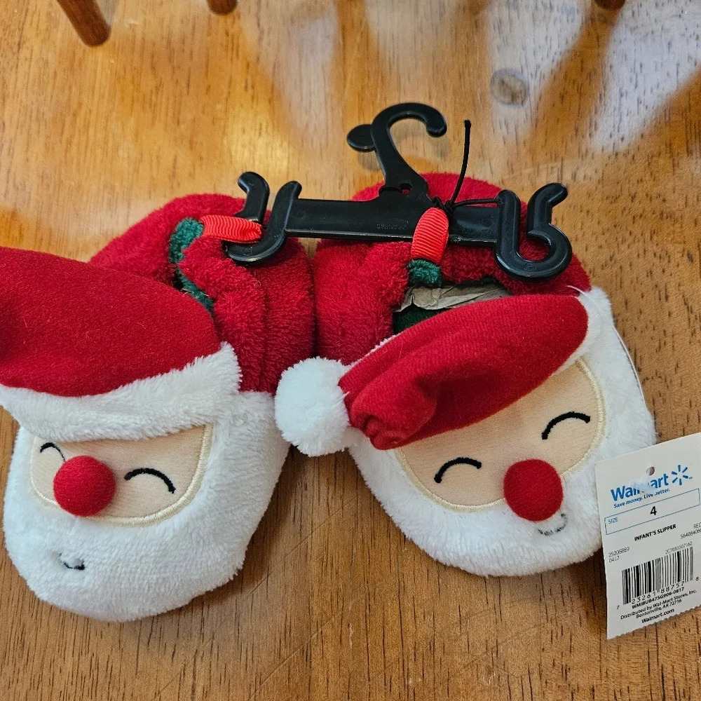 Infant NWT Santa Claus House Shoes Size 4 Unisex.  Christmas item